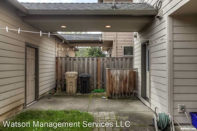 Building Photo - 3 br, 2 bath House - 3205 SE Everglade