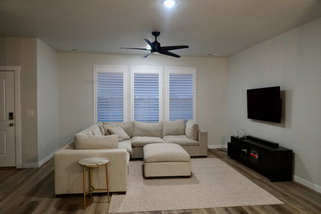 Foto del edificio - 8884 W Hill Rd Pkwy