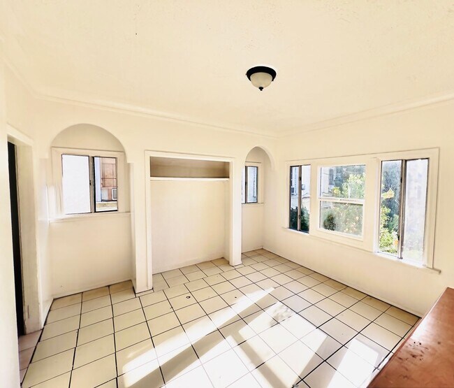 Building Photo - MATHEWS Properties 18 LLC
