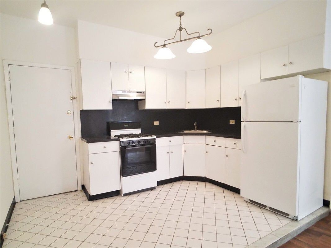 Primary Photo - 243 5th Ave