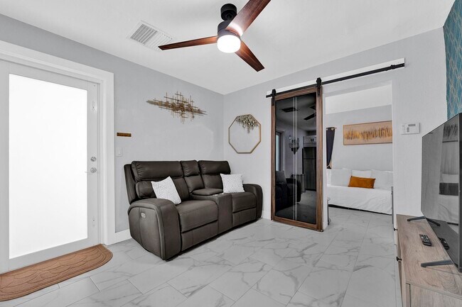 Foto del edificio - 2440 SW 19th Ave