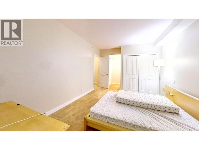 Building Photo - 9133 Hemlock Dr