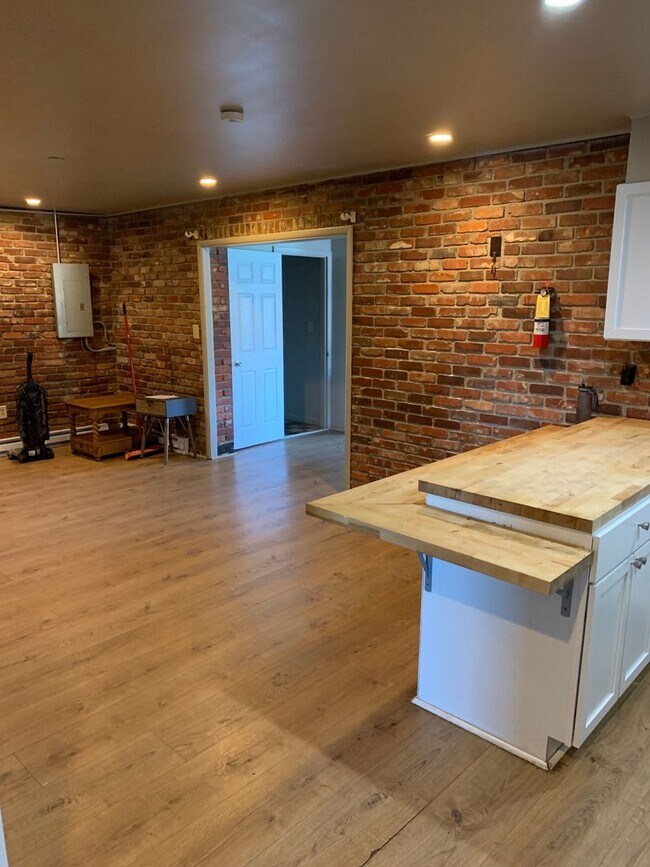 Building Photo - (1 block from Kirkwood) Downtown Penthouse...