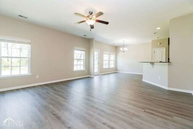 Building Photo - 459 Whispering Breeze Ln