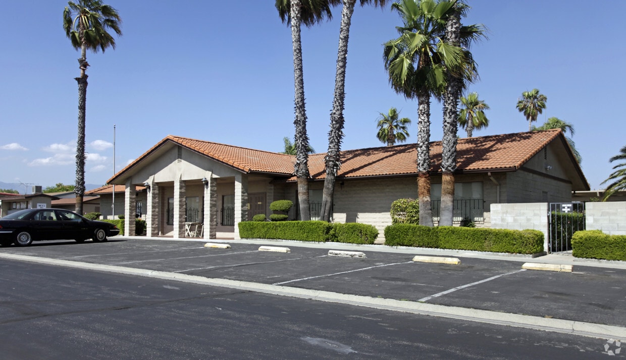 Capri Rialto Mobile Estates Apartments in Rialto, CA