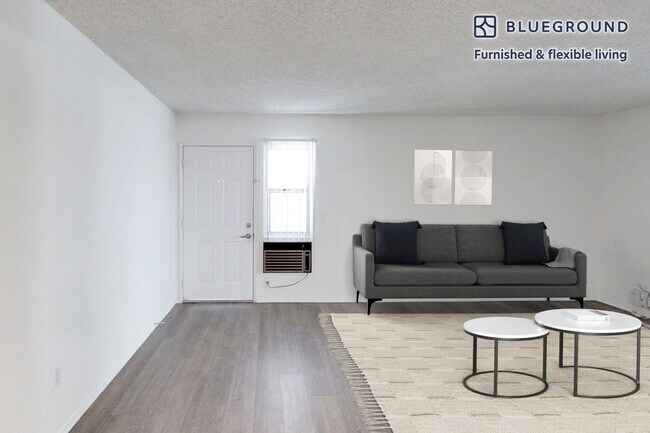 Foto del edificio - 6700 Warner Ave