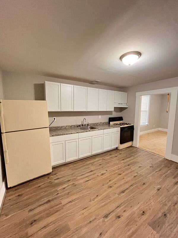 Building Photo - 253 Beechwood St