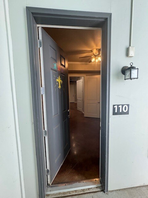 Foto del edificio - 305 W Second St