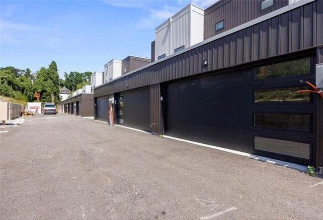 Building Photo - Spacious 3-Bedroom Home Near University of Pittsburgh