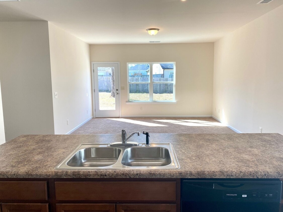 Foto principal - Beautiful home for lease!