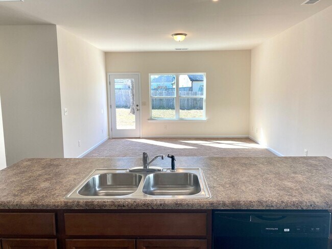 Foto del edificio - Beautiful home for lease!