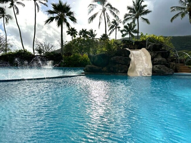 Foto del edificio - Partly Furnished 2 Bedroom, 2 Bathroom, 2 Parking (Mauna Luan Hawaii Kai)