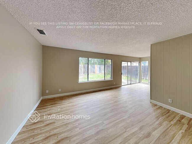 Foto del edificio - 5633 Vista Oak Way