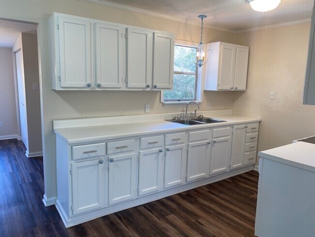 Foto del edificio - 17260 Lakeview Rd