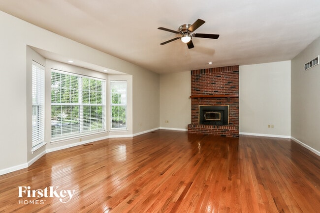 Building Photo - 5672 Briarwood Estates Dr