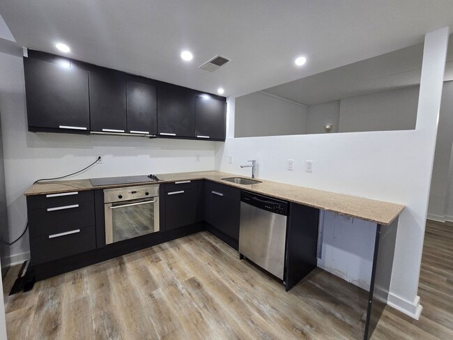 Building Photo - 212 Brown St