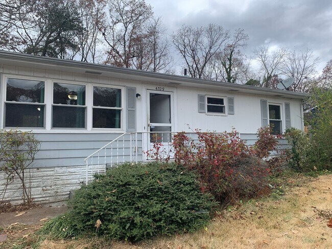 Building Photo - 3 Bedroom Home in Hixson