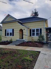 Building Photo - 650 NW Quincy Pl