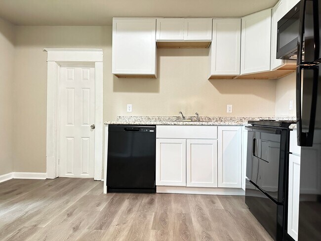 Building Photo - 4 Bedroom Remodeled Home in Chariton