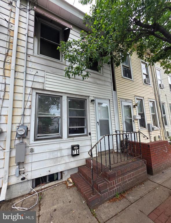 Building Photo - 714 Roebling Ave