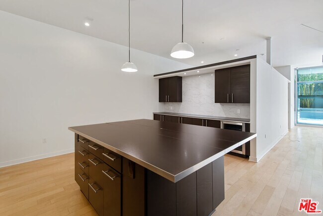 Building Photo - 4080 Glencoe Ave