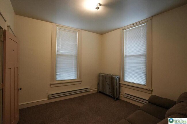 Foto del edificio - 242 Delaware Ave