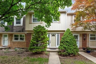 Building Photo - 1775 Brentwood