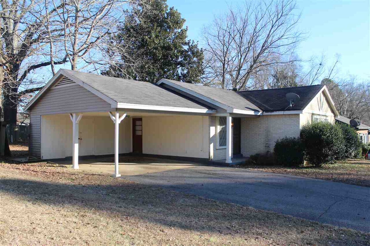 Building Photo - 4058 Sandburg St