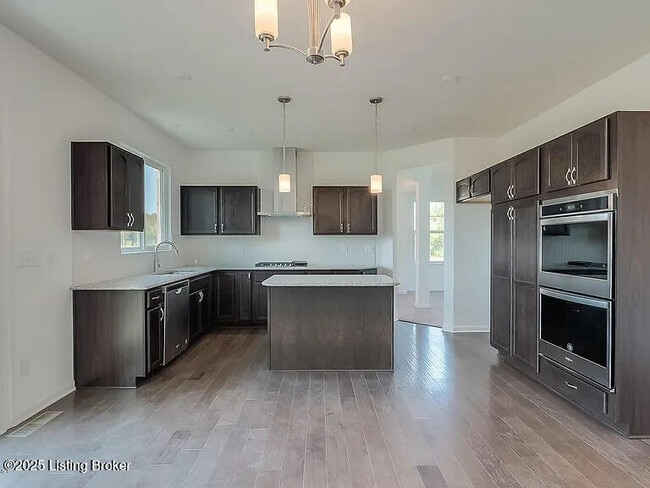 Foto del edificio - 15901 Long Meadow Way