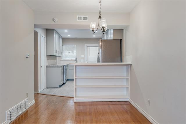 Foto del edificio - 6439 Ravendale Ln