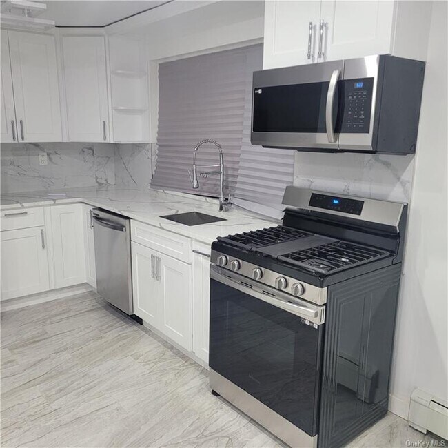 Foto del edificio - 4221 Seton Ave