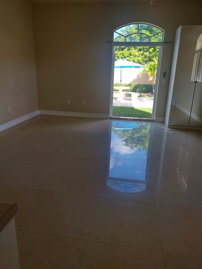 Foto del edificio - 9845 NW 27th St