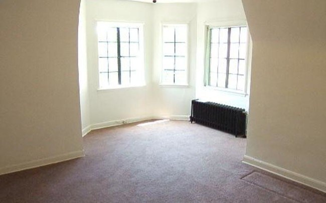 Building Photo - 775 E Broad St