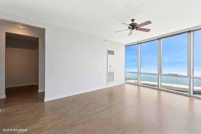 Building Photo - 1211 S Prairie Ave