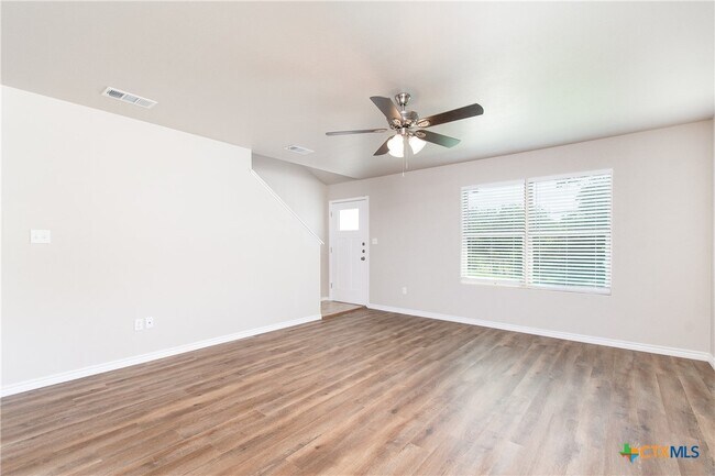 Foto del edificio - 2361 S Wall St