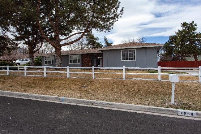 Foto del edificio - 7050 Pembroke Dr