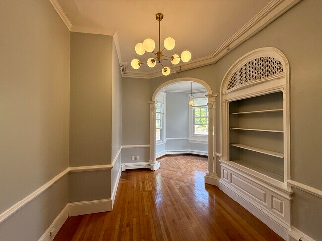 Building Photo - 366 Thayer St