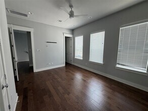 Building Photo - 902 Martin St