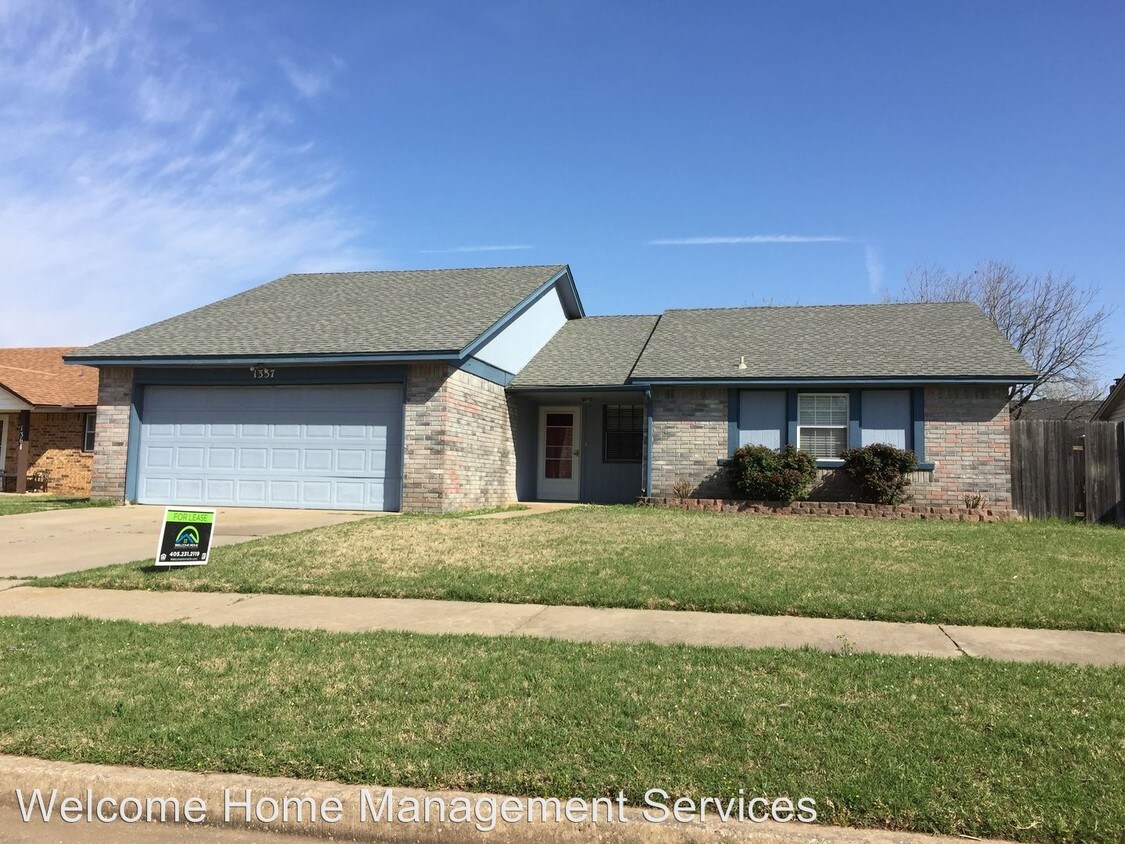 Primary Photo - 1357 W Cedarbrook Ln