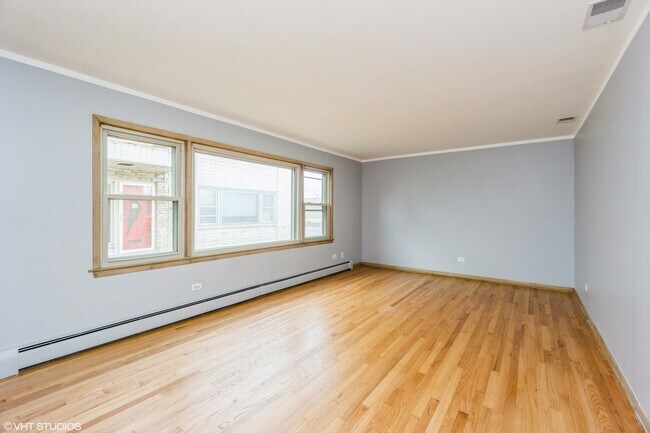 Foto del edificio - 7537 W Higgins Rd