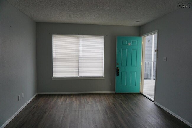 Building Photo - 1611 Bell St