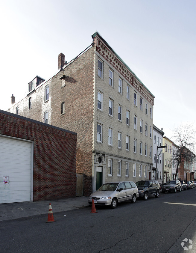 Building Photo - 115-117 Orleans St