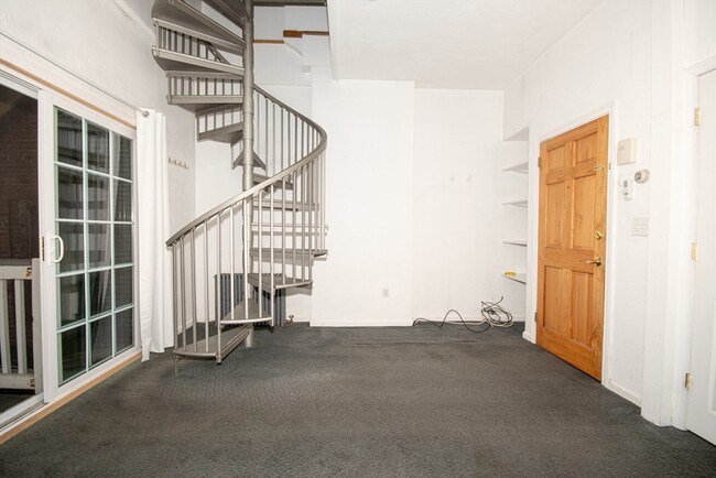 Building Photo - 703 E Broadway