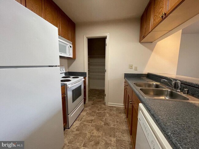 Building Photo - 28 Belladonna Ln