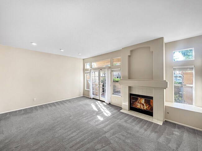 Foto del edificio - Beautiful 3BD/2.5BA Townhouse in Tierrasan...