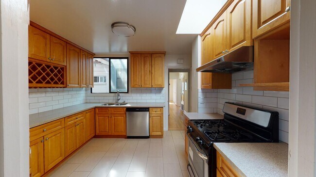 Foto del edificio - Spacious Outer Sunset apartment near Golde...