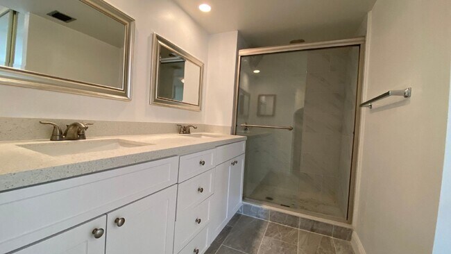 Foto del edificio - Charming 2-Bed Oasis with 2.5 Baths in Prime Palm Beach Gardens Location!