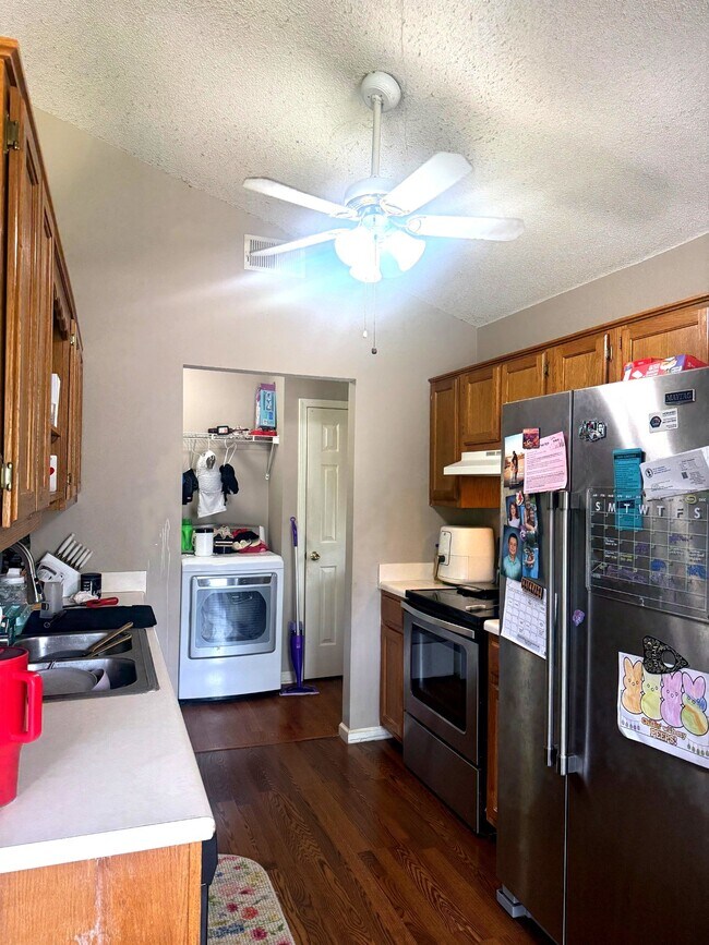 Foto del edificio - 541 Shady Grove E