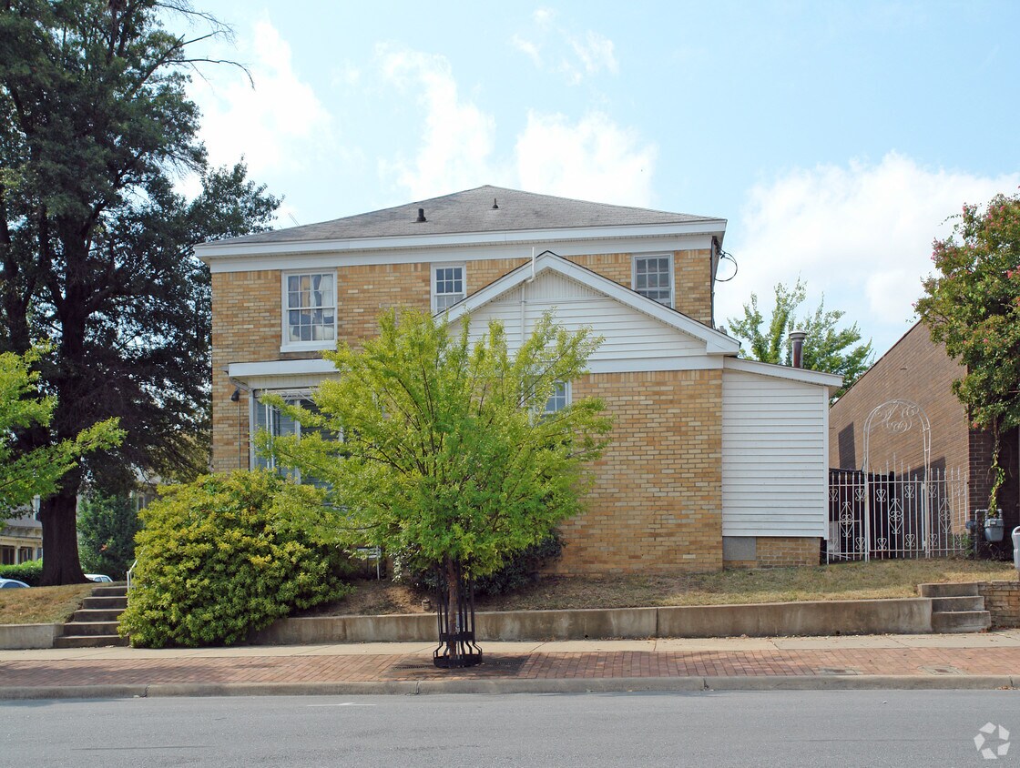 Building Photo - 500 Rock St