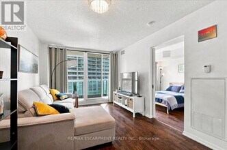 Building Photo - 209 Fort York Blvd